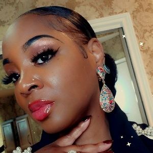 Meet your Posher, Akilah